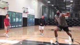 湖人近期爆料视频最新版,球队备战新赛季幕后故事”